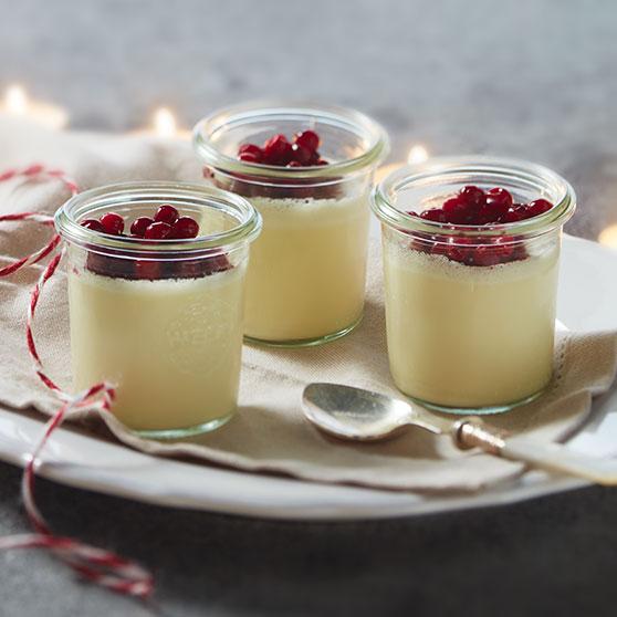 Panna cotta hõõgveiniga maitsestatud pohladega